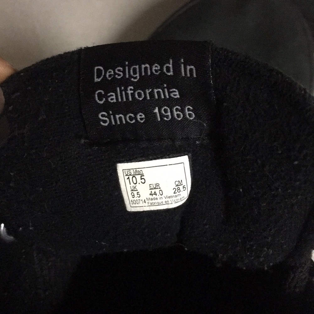 Black on black  (VANS) yes they are use but in good condition no rips good price - Picture 3 of 5